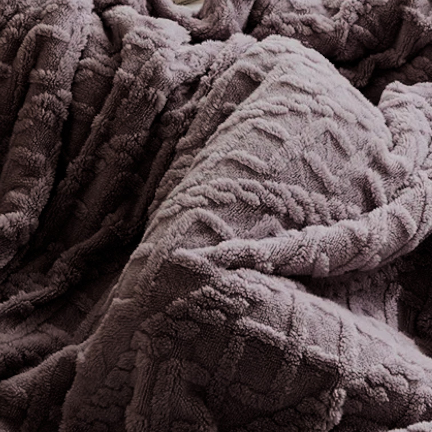 Sulainu Living | Double-Sided Fleece Blanket – Embossed Trellis Design