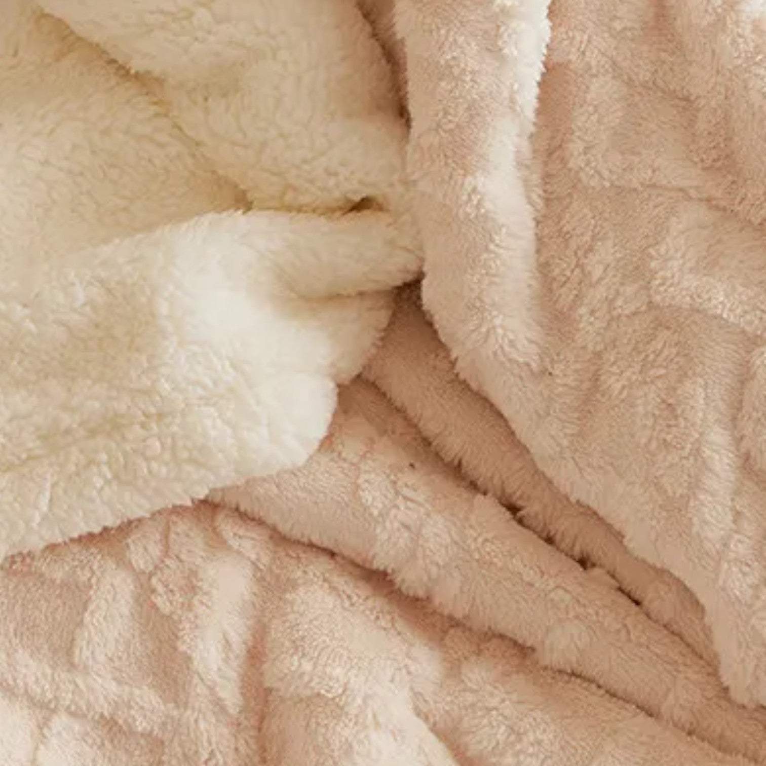 Sulainu Living | Double-Sided Fleece Blanket – Embossed Trellis Design