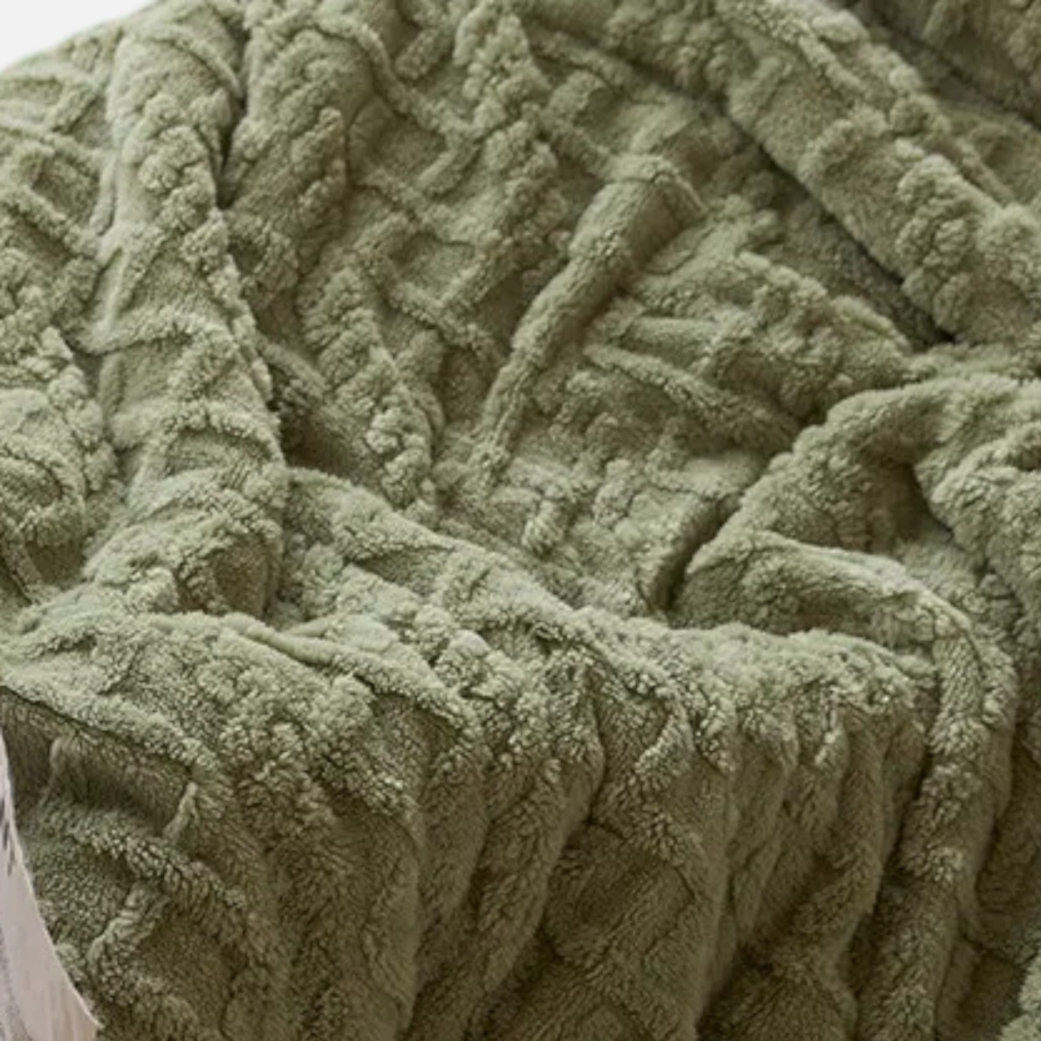 Sulainu Living | Double-Sided Fleece Blanket – Embossed Trellis Design