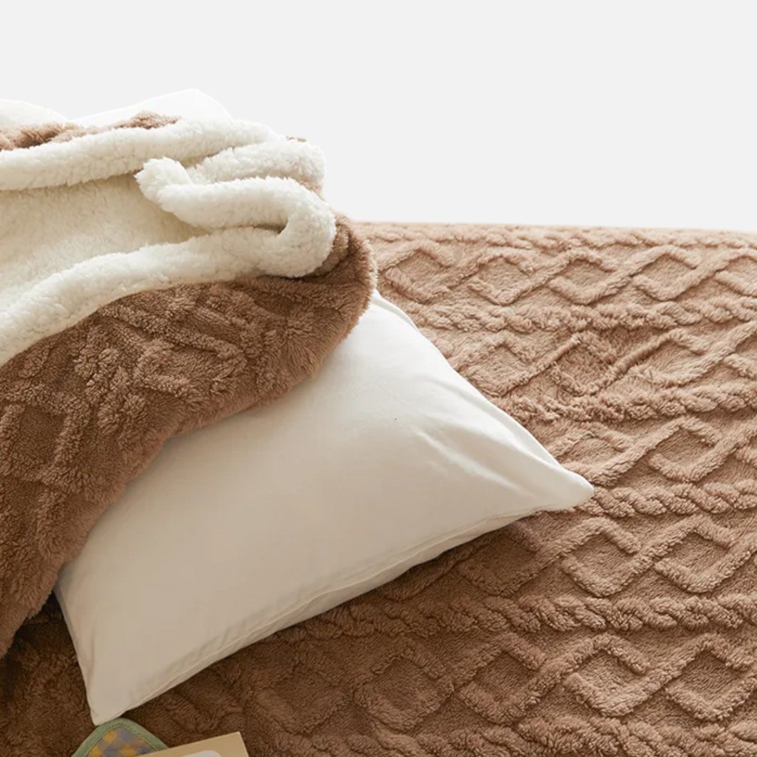 Sulainu Living | Double-Sided Fleece Blanket – Embossed Trellis Design