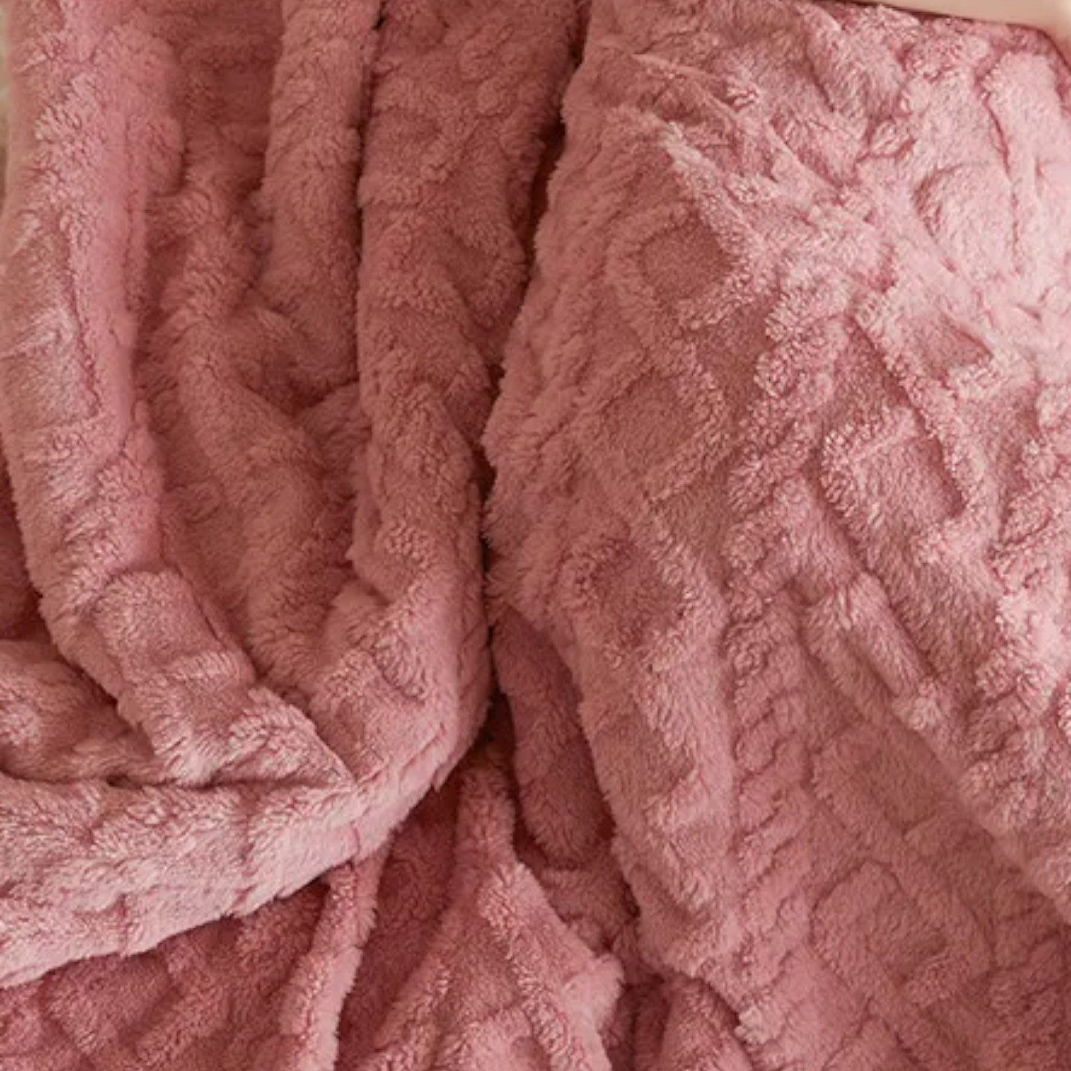 Sulainu Living | Double-Sided Fleece Blanket – Embossed Trellis Design