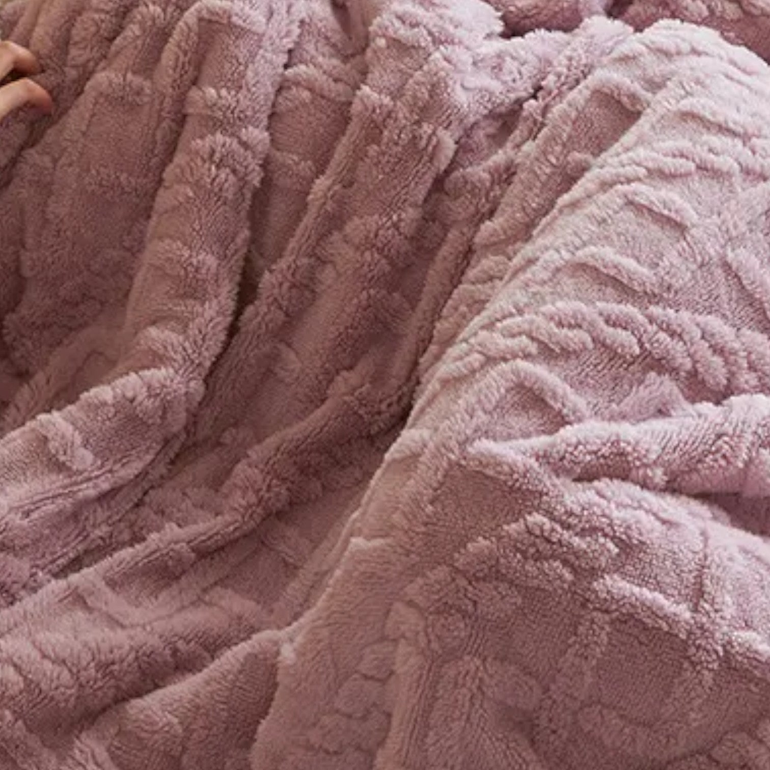 Sulainu Living | Double-Sided Fleece Blanket – Embossed Trellis Design