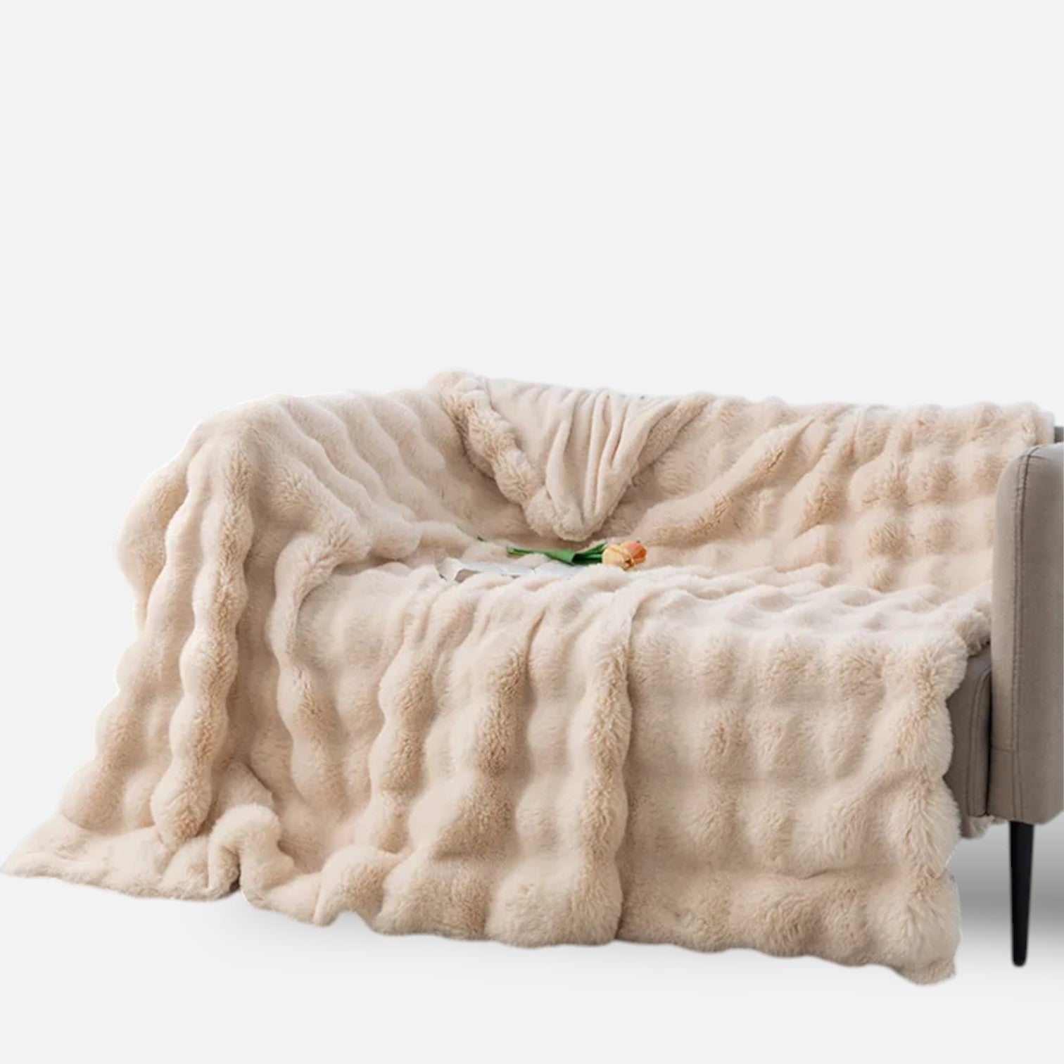 Sulainu Living | Faux Fur Blanket – Sculpted Plush Comfort