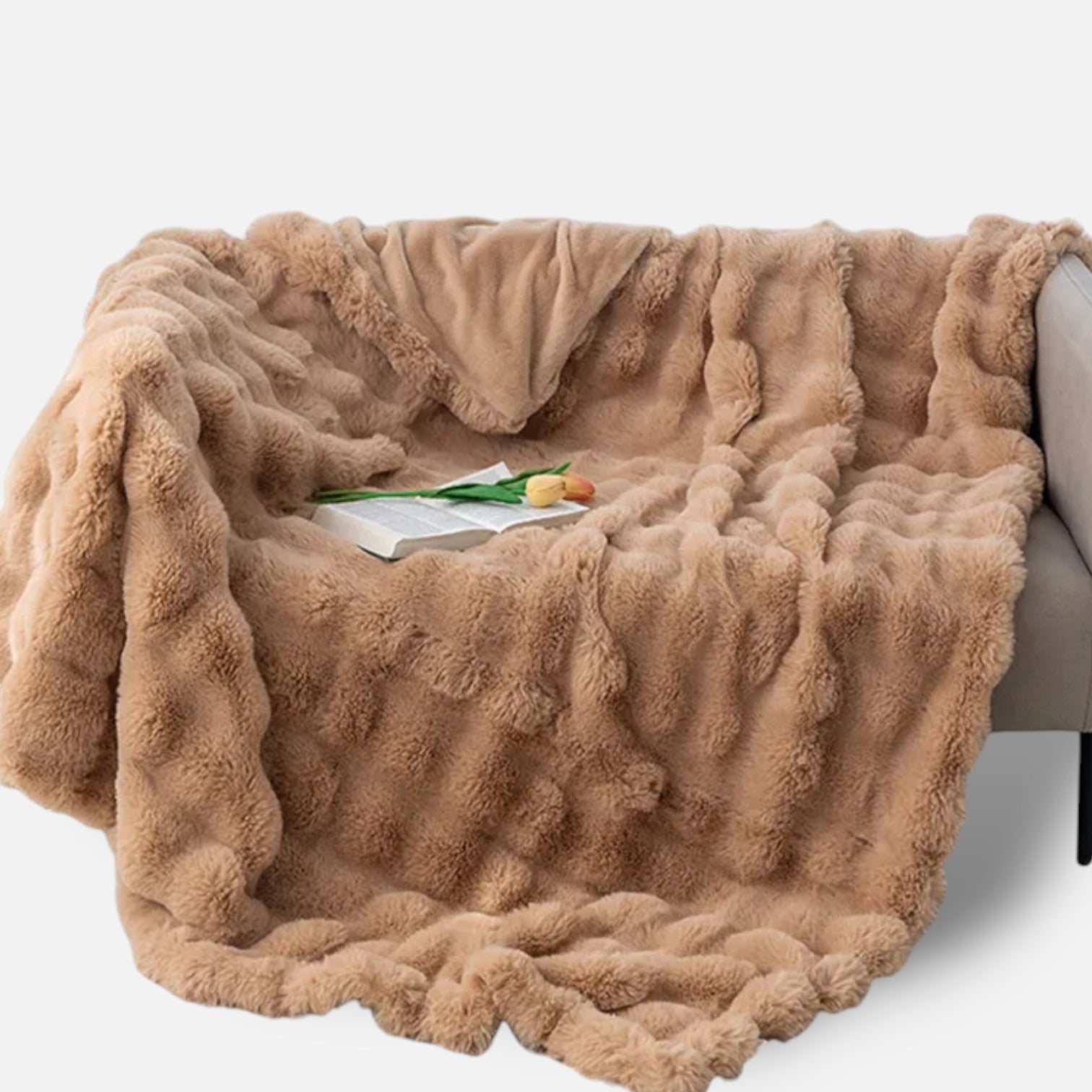 Sulainu Living | Faux Fur Blanket – Sculpted Plush Comfort