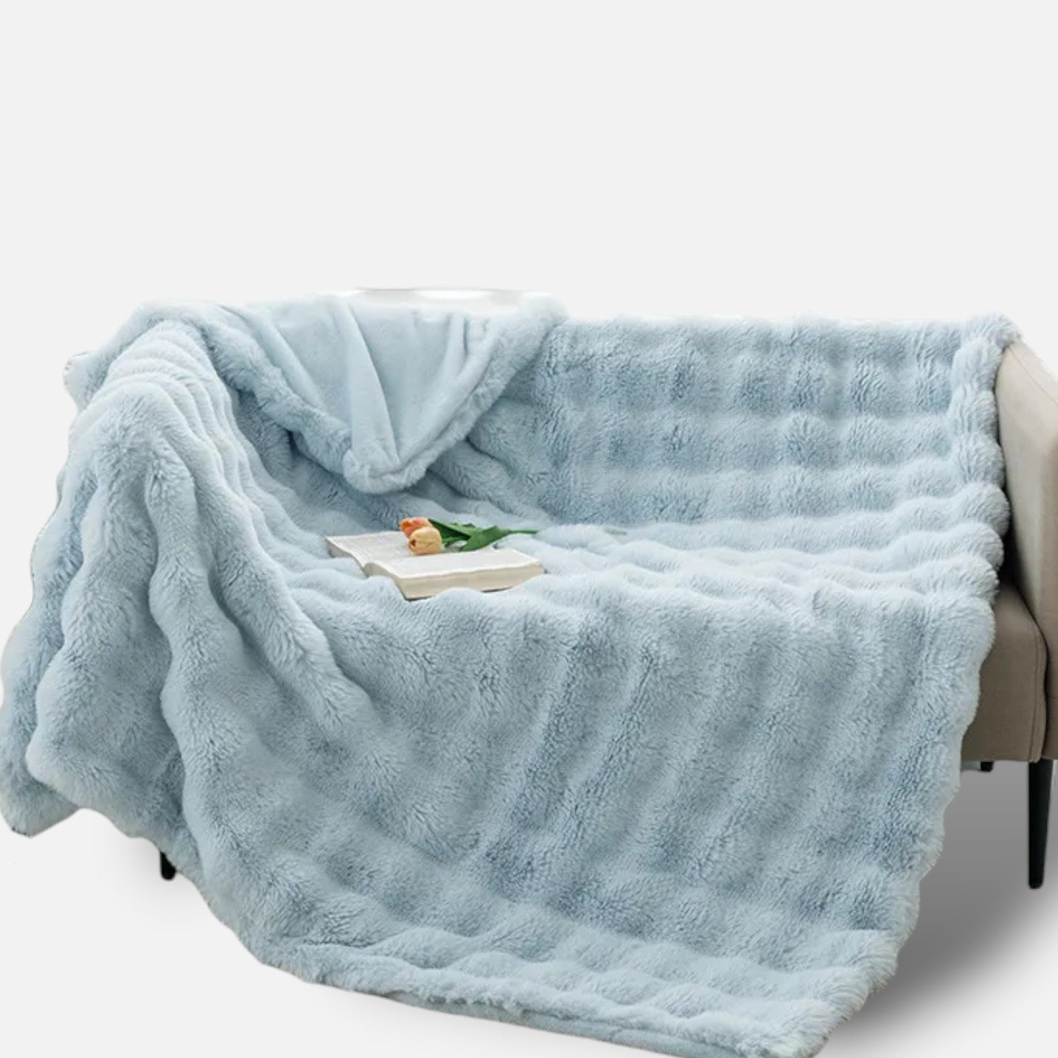 Sulainu Living | Faux Fur Blanket – Sculpted Plush Comfort